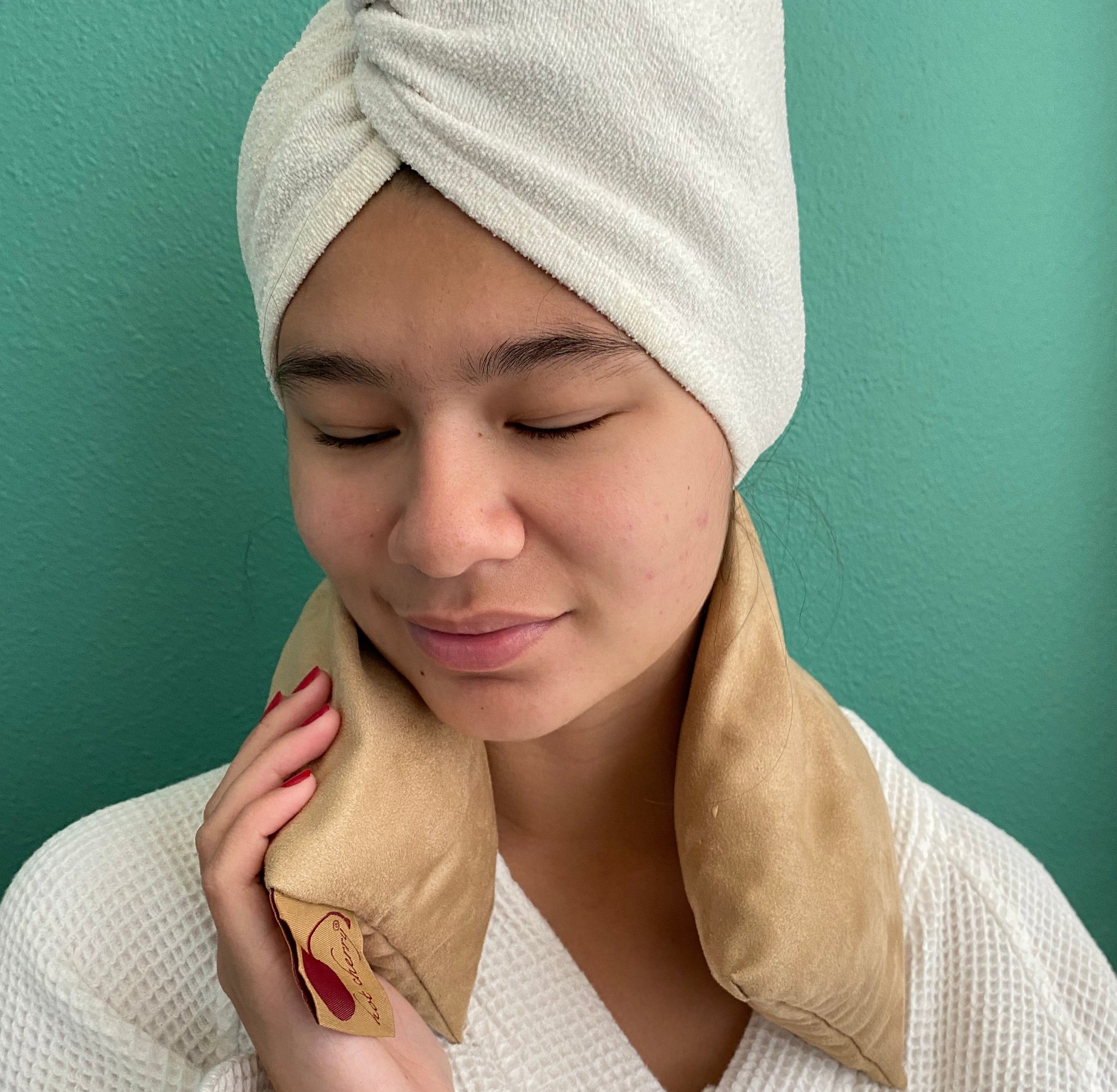 Is a Cherry Print Neck Pillow Effective for Neck Pain Relief, Better Posture, and Relaxation?